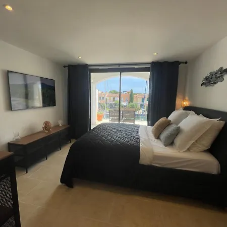 Apartment Canal View Grimaud
