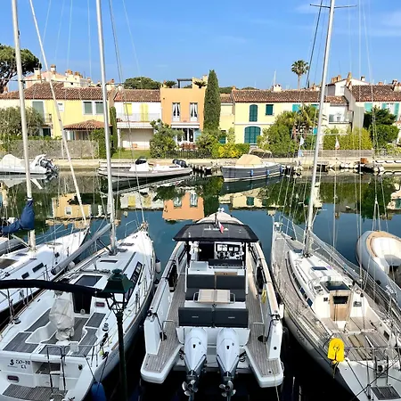Canal View Apartment *